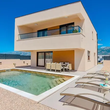 Luxurious In Ražanac