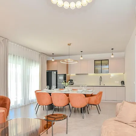 別荘 Luxurious In Ražanac