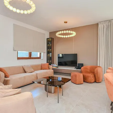 Vakantiehuis Luxurious In Ražanac