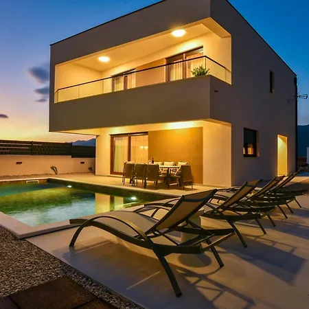 Luxurious In Ražanac